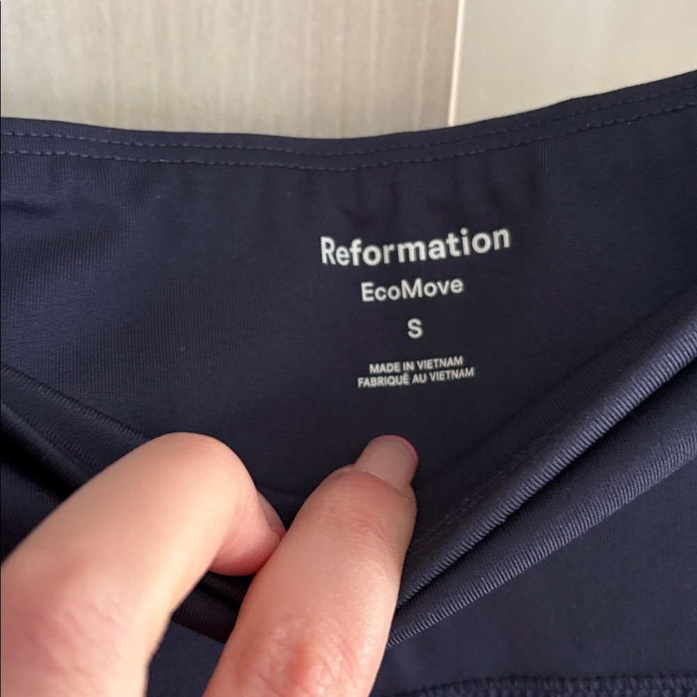 Reformation | Carsen Eco Move 3" Biker Shorts - Picture 3 of 4